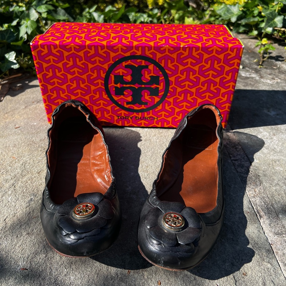 Tory Burch Shelby Black Flower Ballet Flats w/ Box Great Condition Size 8.5